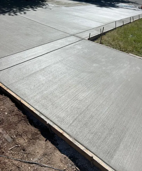 Sand Finish Driveway With Decorative Borders And Integral Color in Bellevue 